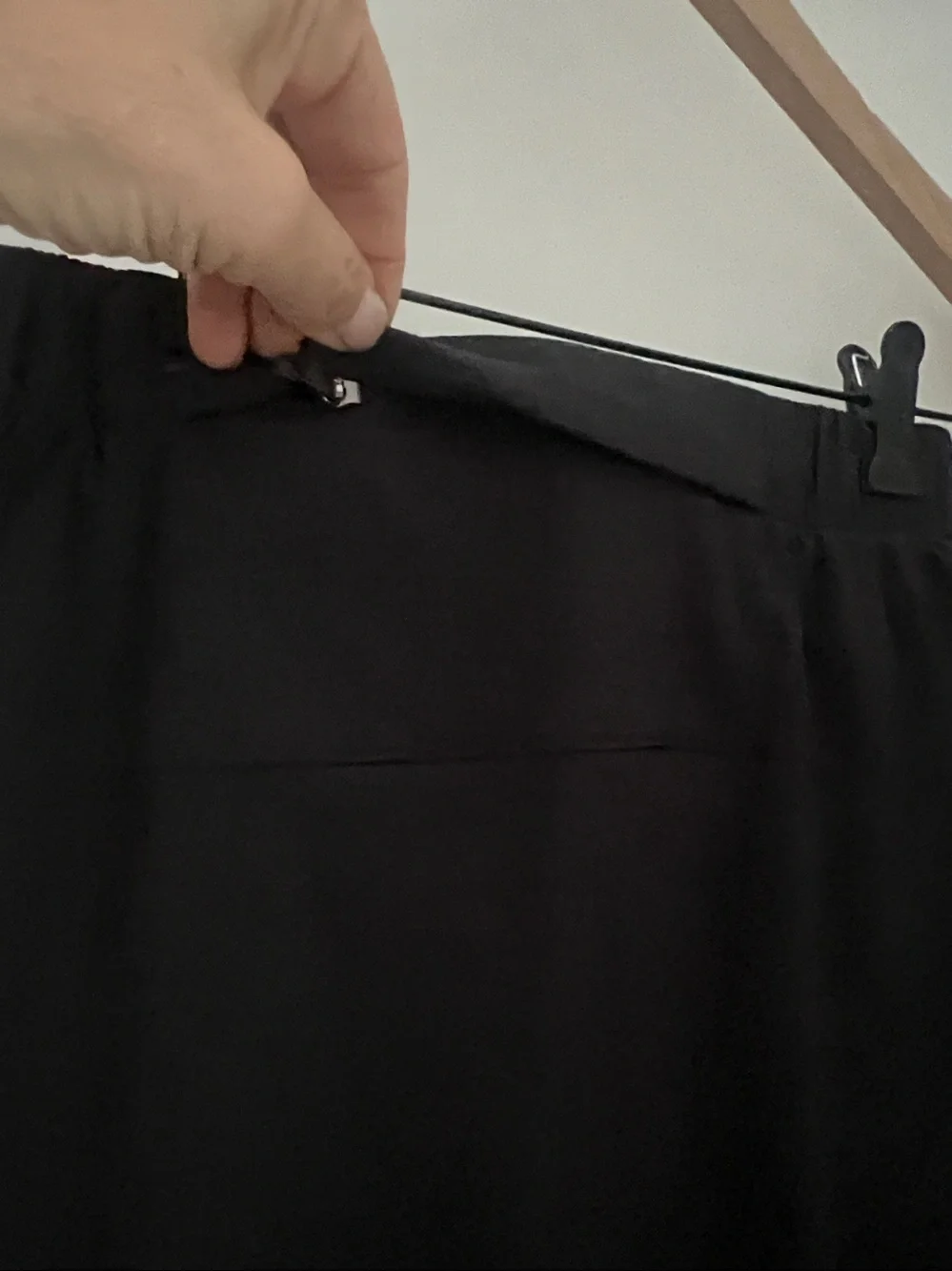 Men’s XS lululemon mile maker rip stop  quick dry material rear zip
